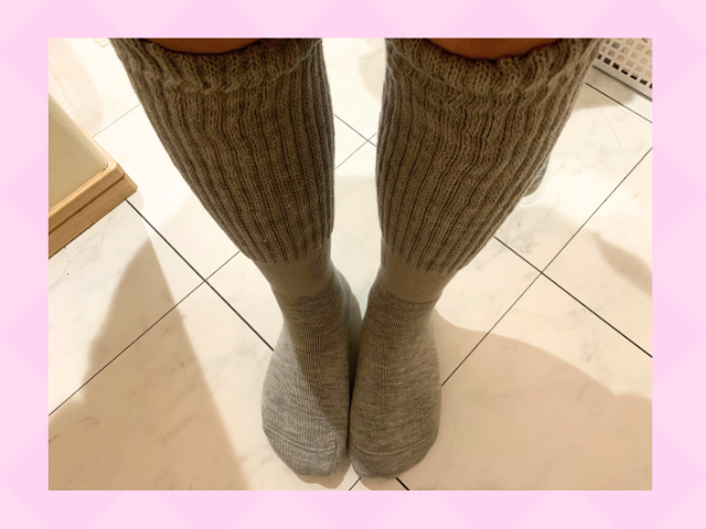 こたつソックスを履いている画像